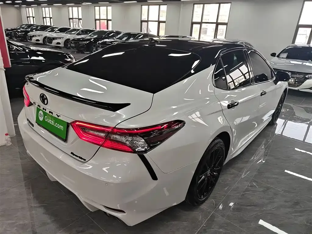 Toyota Camry 2023 из CN, фото 2