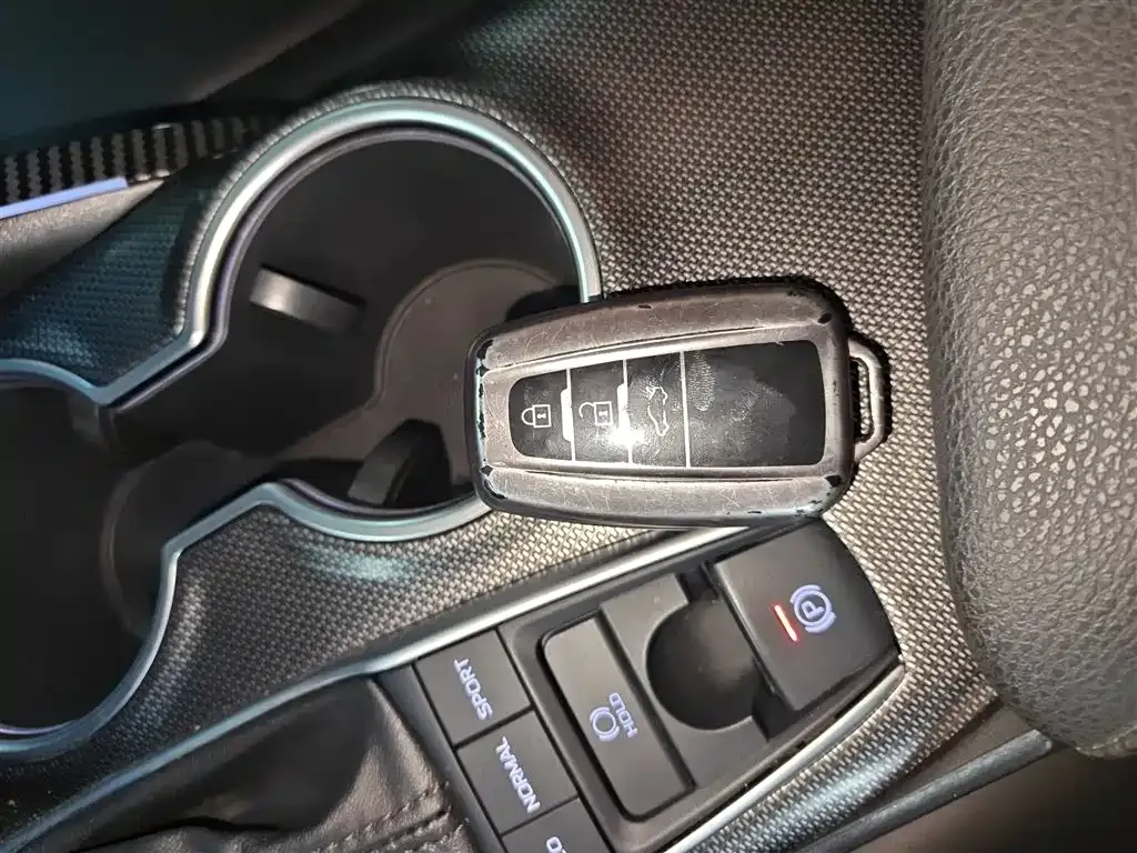 Toyota Camry 2023 из CN, фото 7