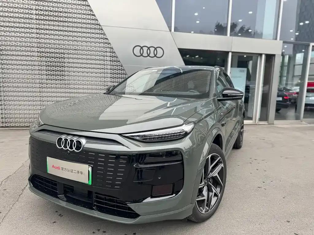 Audi Q6L e-tron — фото 1
