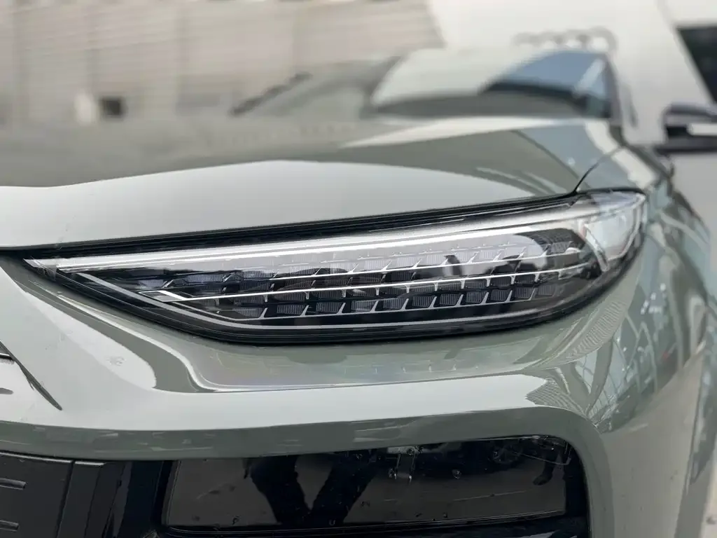 Audi Q6L e-tron — фото 4