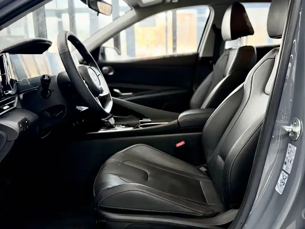 Hyundai Elantra — фото 9