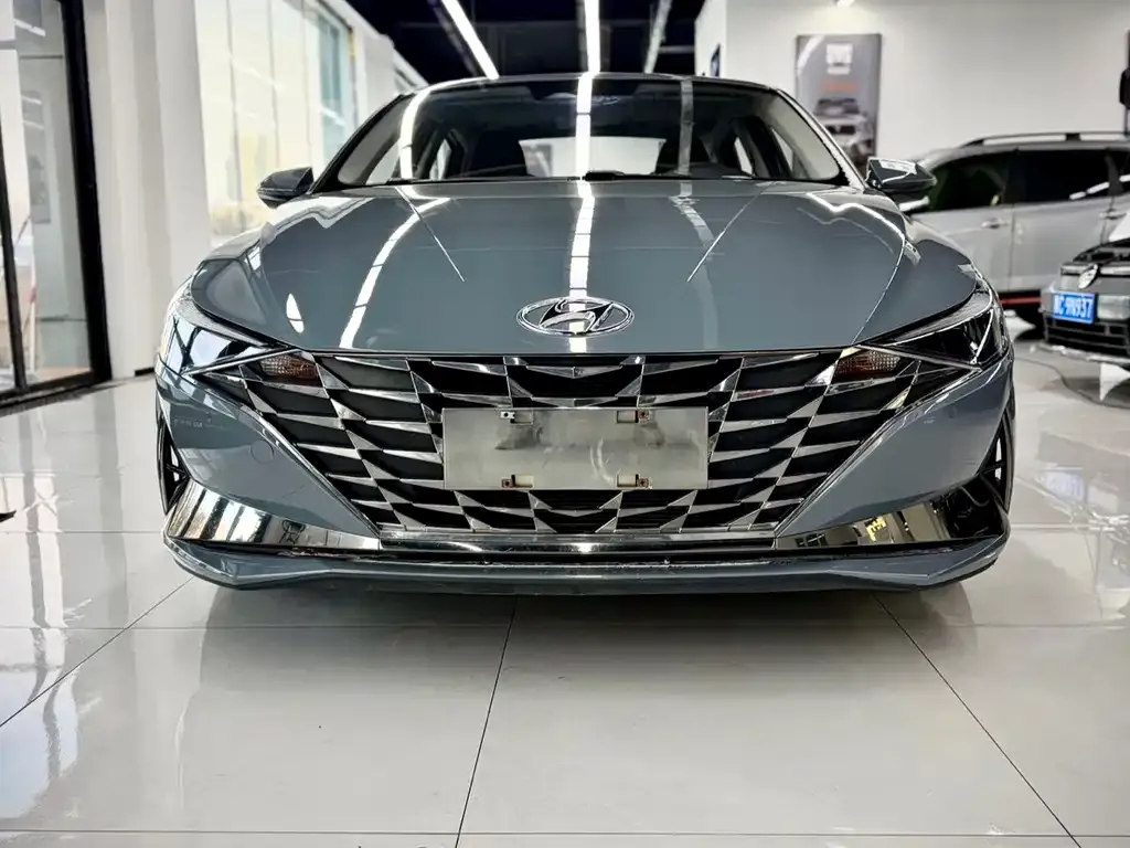 Hyundai Elantra — фото 4