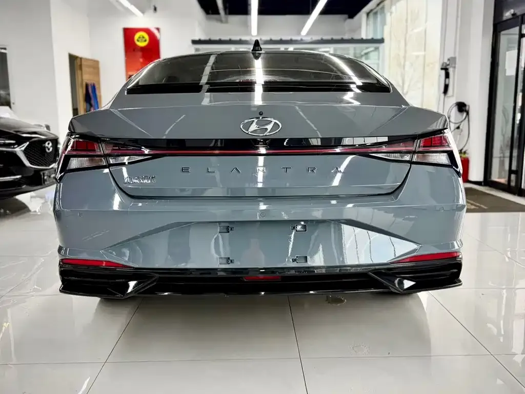 Hyundai Elantra — фото 10