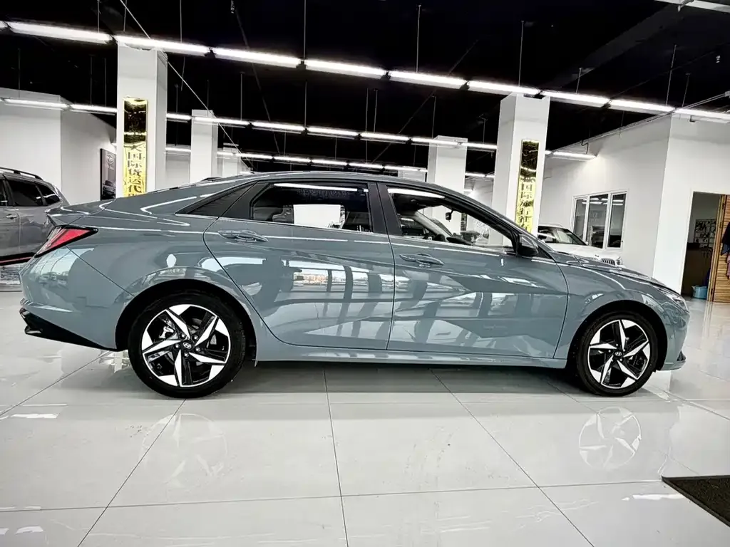 Hyundai Elantra — фото 6