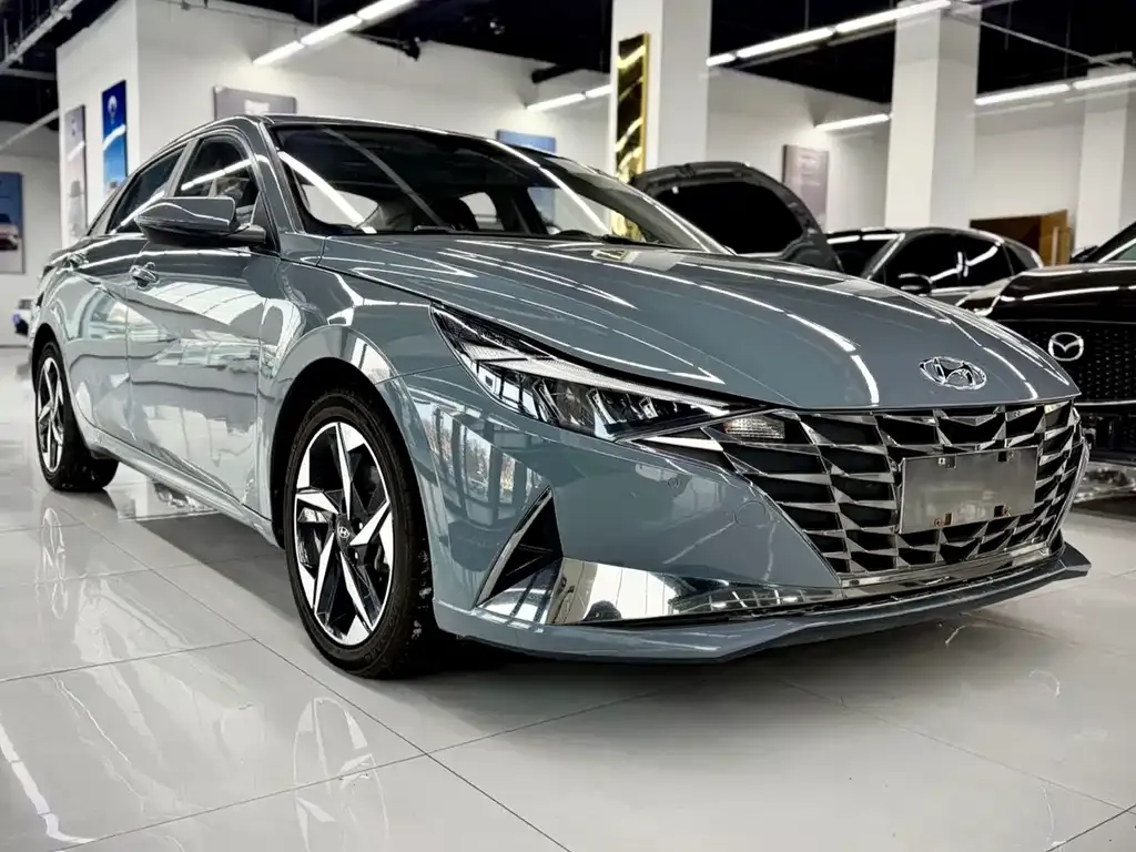 Hyundai Elantra — фото 3