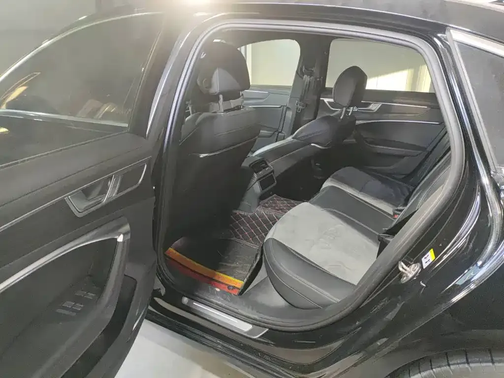 Audi A6L 2024 из CN, фото 4