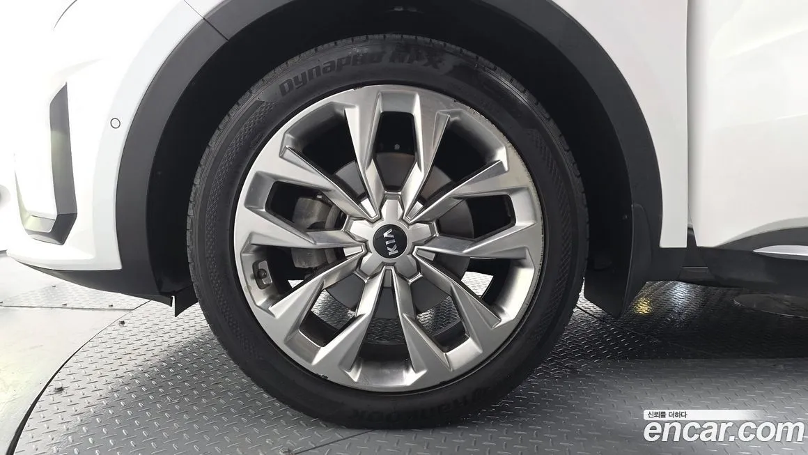 Kia Sorento — фото 6