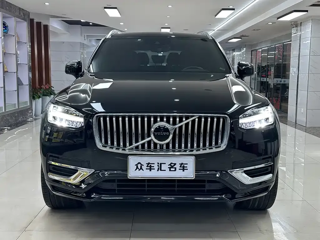 Volvo XC90 — фото 10