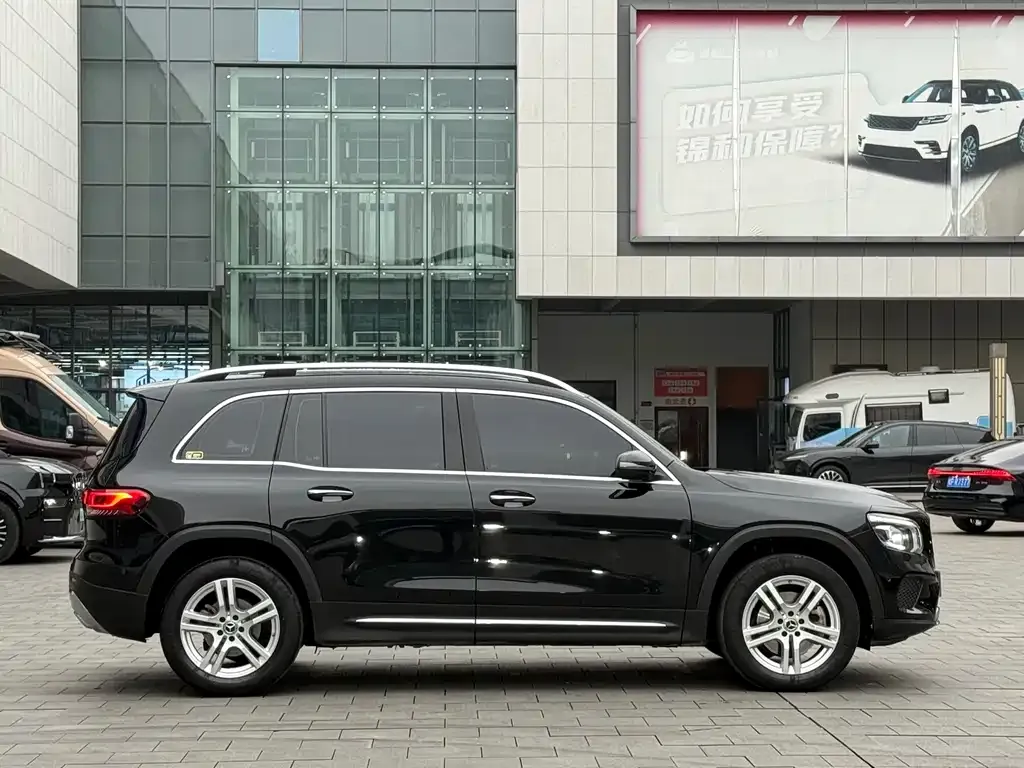 Mercedes-Benz GLB — фото 9