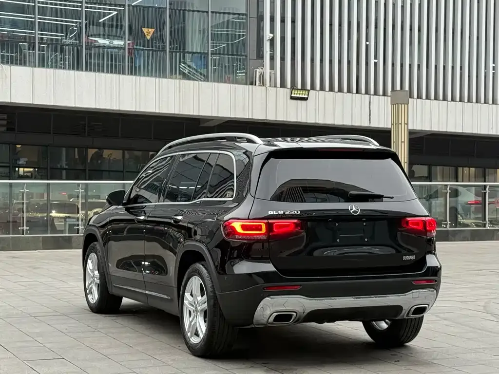 Mercedes-Benz GLB — фото 6