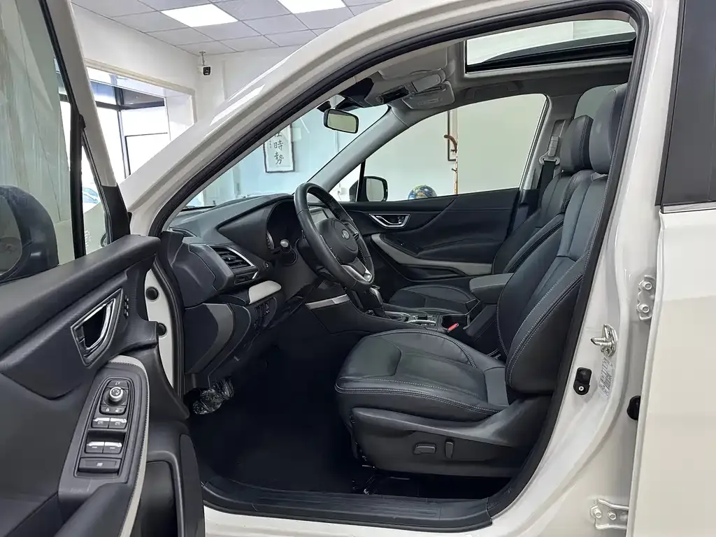 Subaru Forester 2023 из CN, фото 8