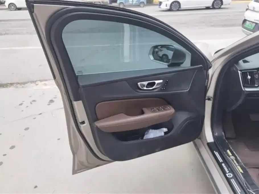 Volvo S60 2022 из CN, фото 4