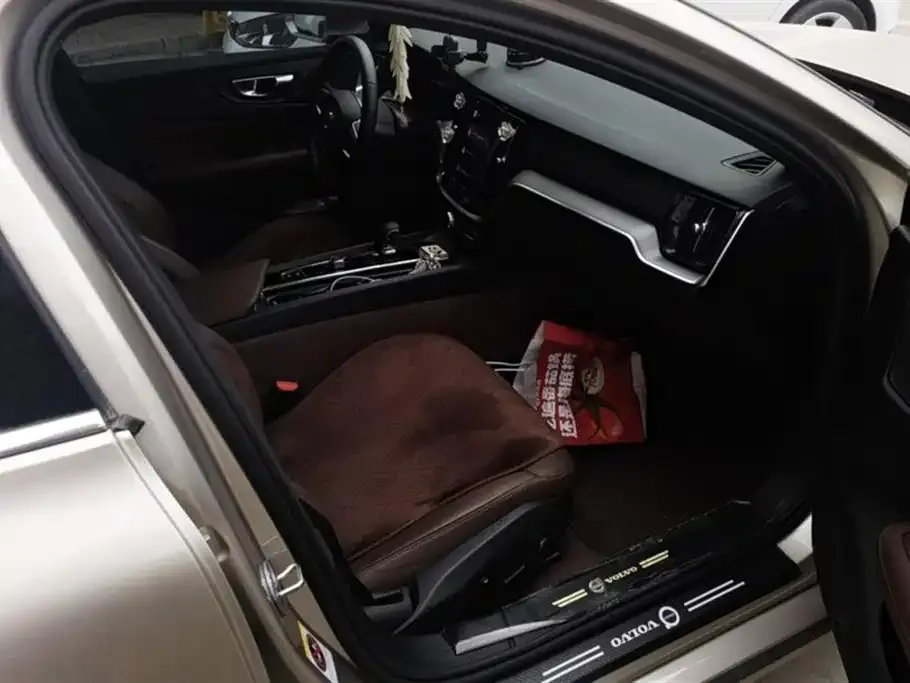 Volvo S60 2022 из CN, фото 8