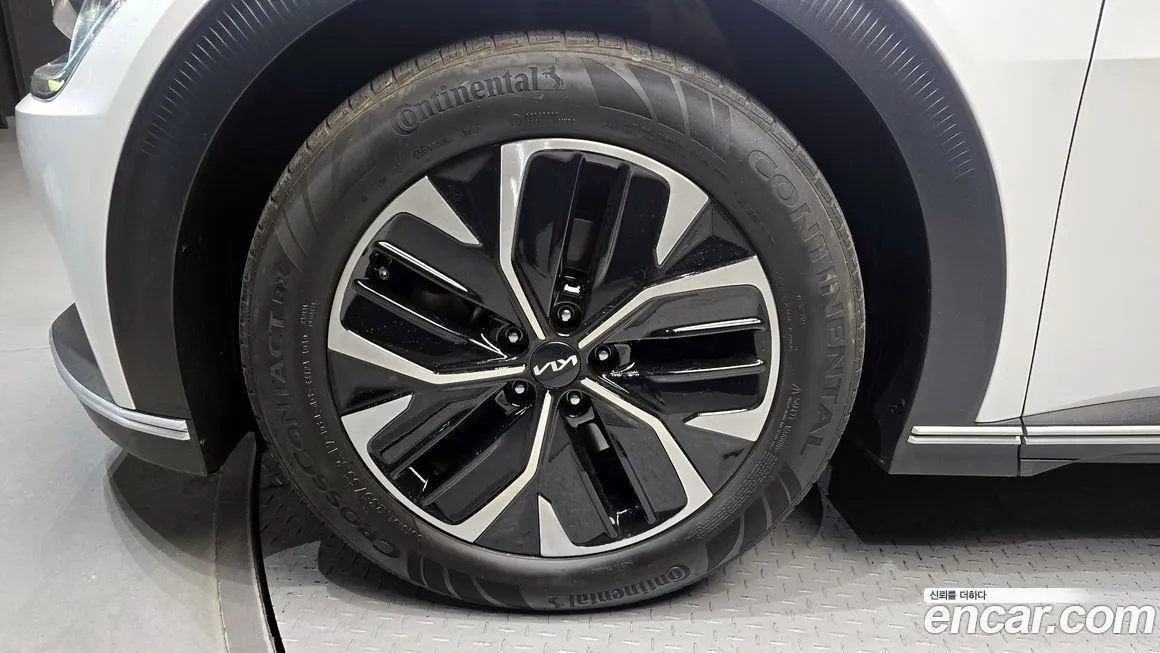 Kia EV6 — фото 8
