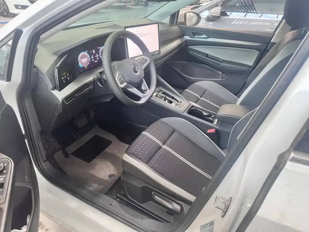 Volkswagen Golf 2025 из CN, фото 3
