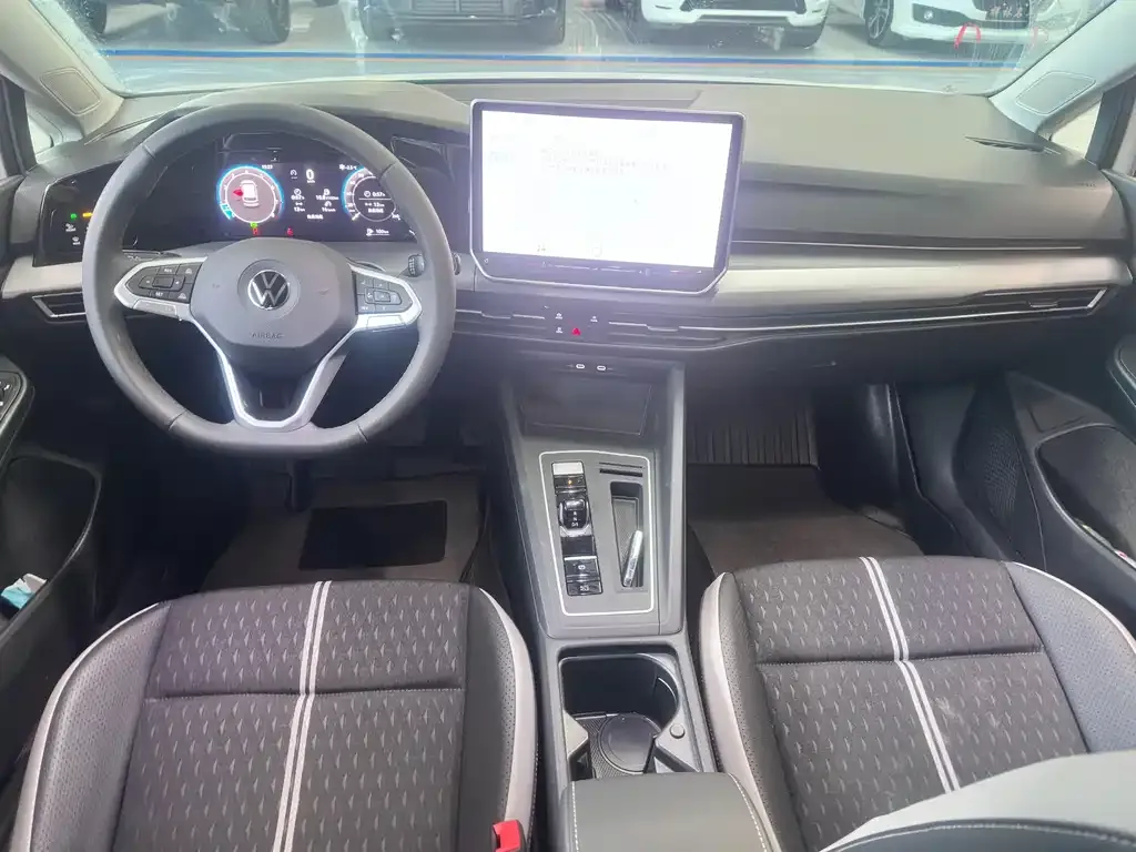 Volkswagen Golf 2025 из CN, фото 7