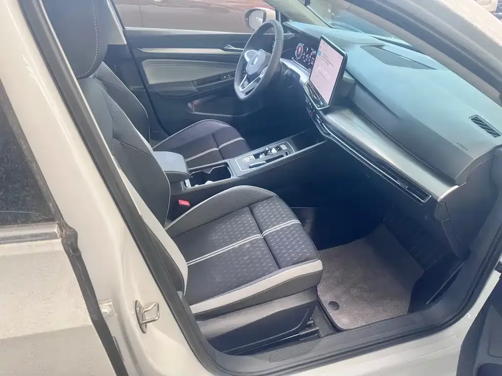 Volkswagen Golf 2025 из CN, фото 10