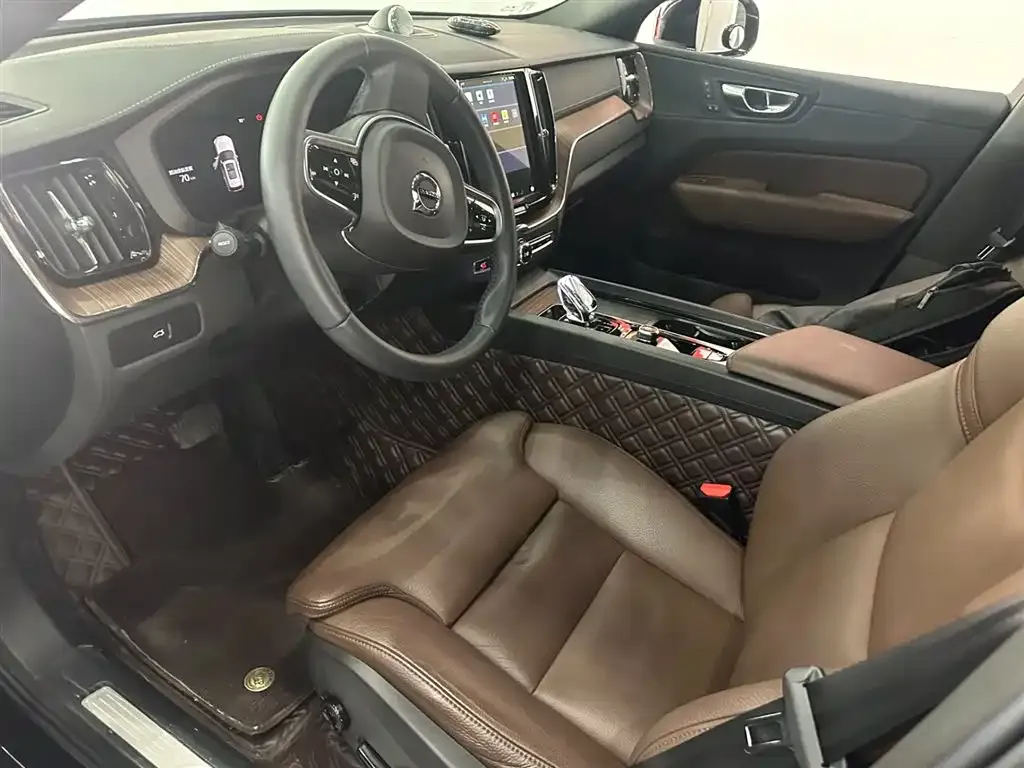 Volvo XC60 2024 из CN, фото 6