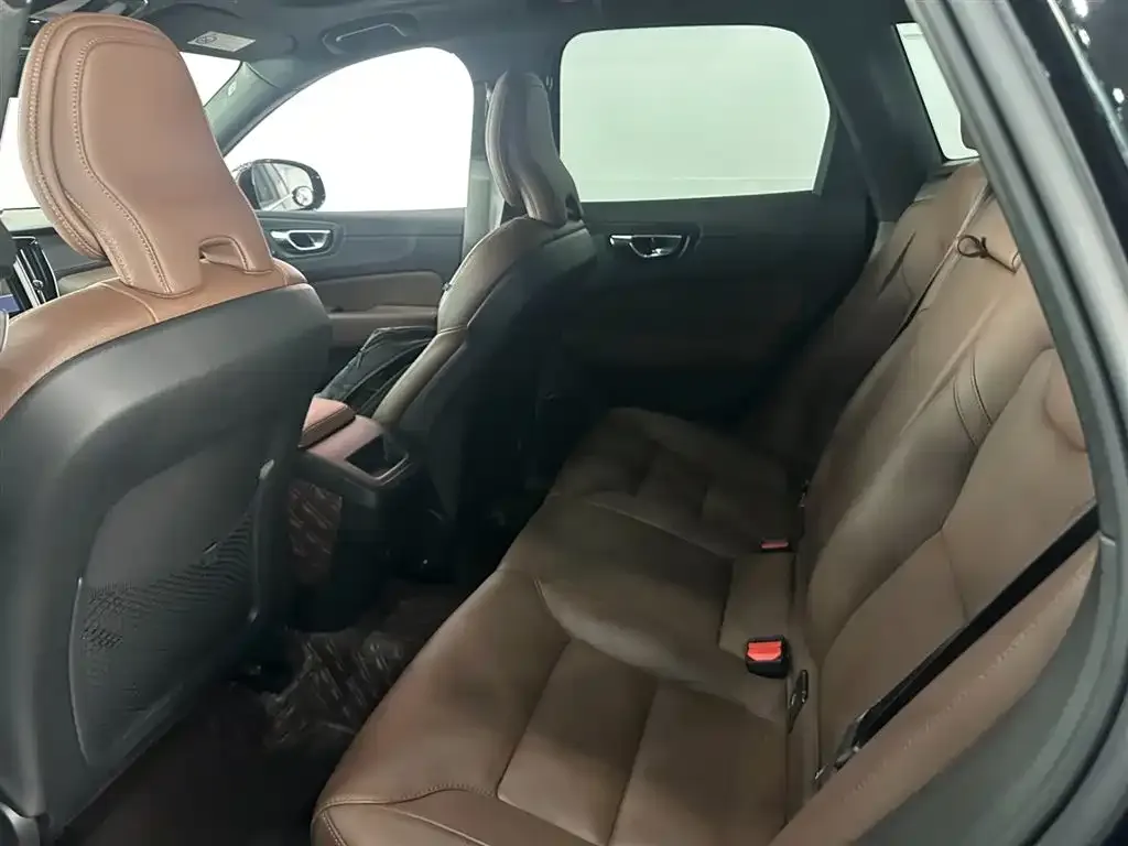 Volvo XC60 2024 из CN, фото 4