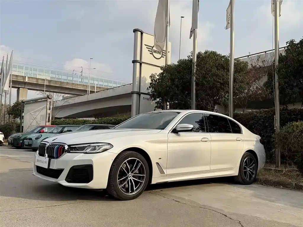 BMW 5 Series — фото 1