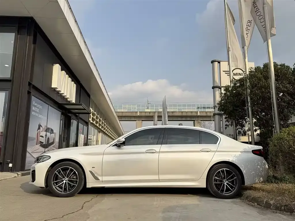 BMW 5 Series — фото 4