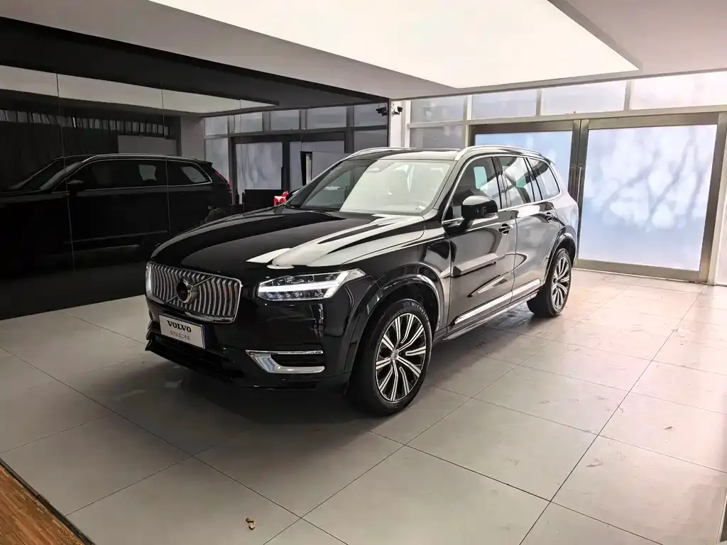 Volvo XC90 — фото 1