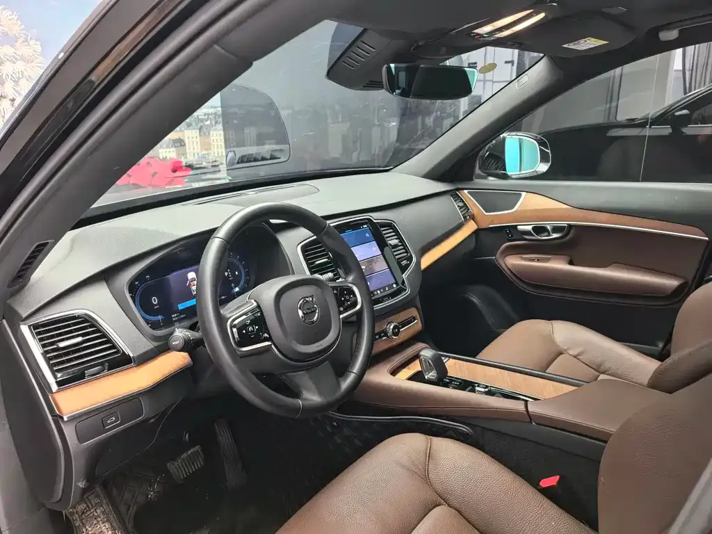 Volvo XC90 — фото 10