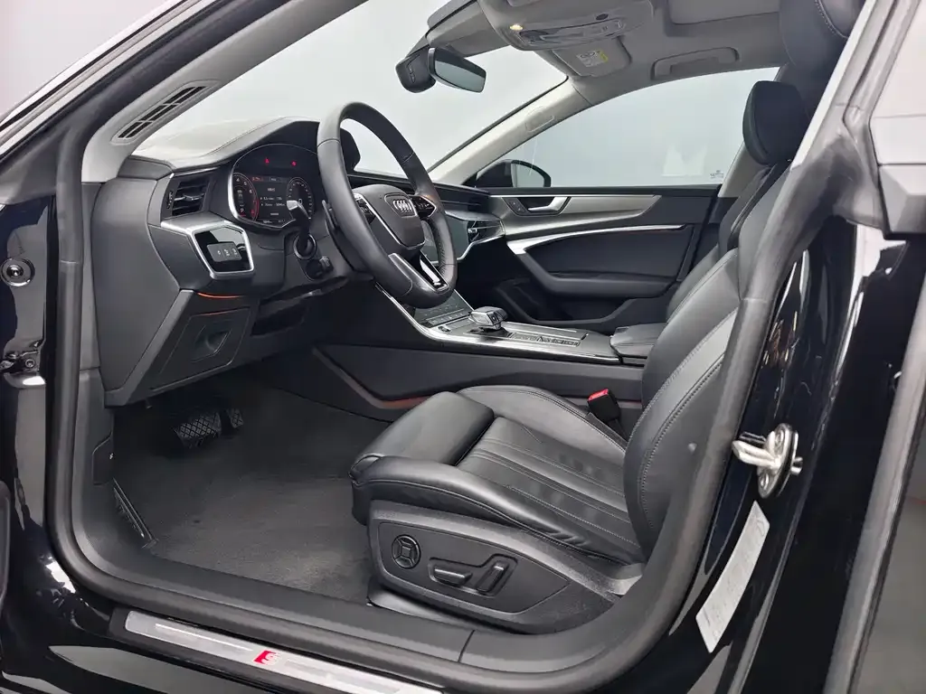 Audi A7 2022 из CN, фото 7