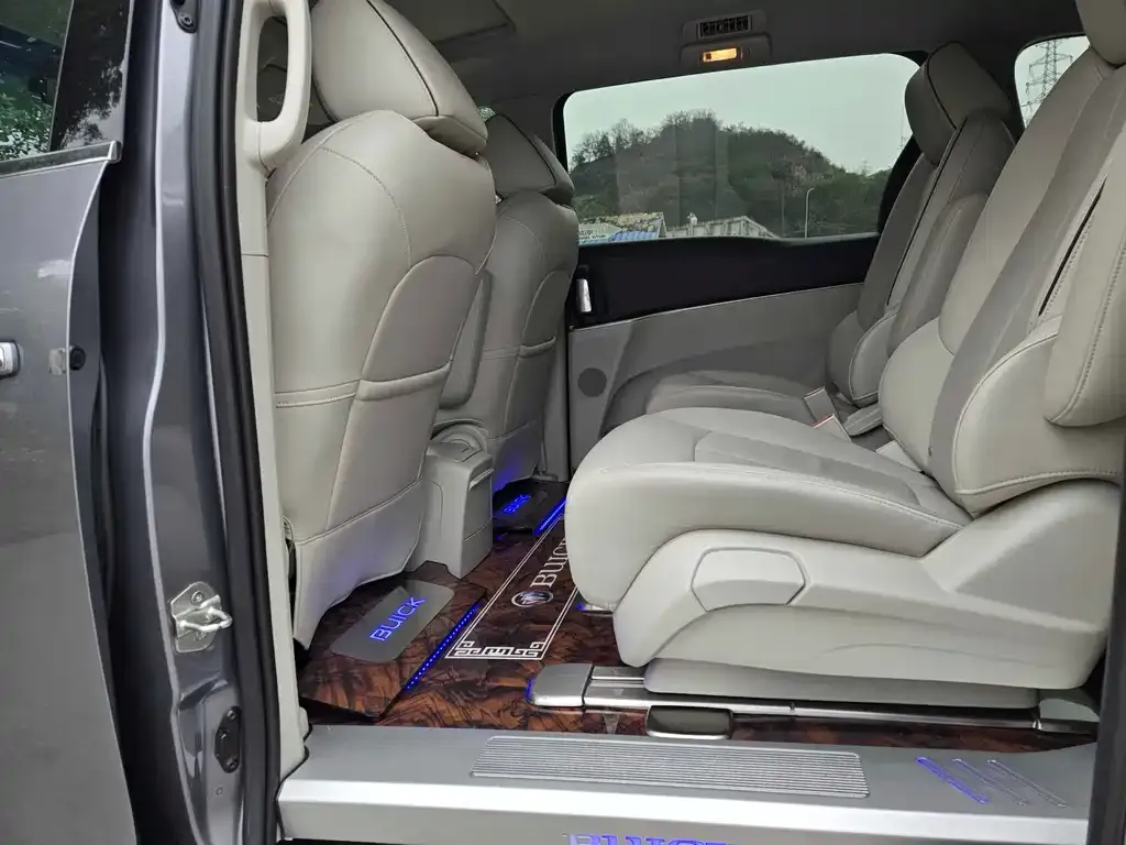 Buick GL8 2021 из CN, фото 2