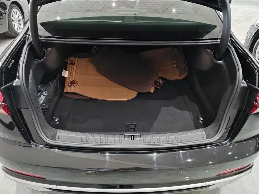 Audi A6L 2024 из CN, фото 2