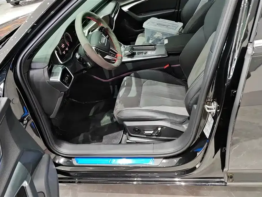 Audi A6L 2024 из CN, фото 9