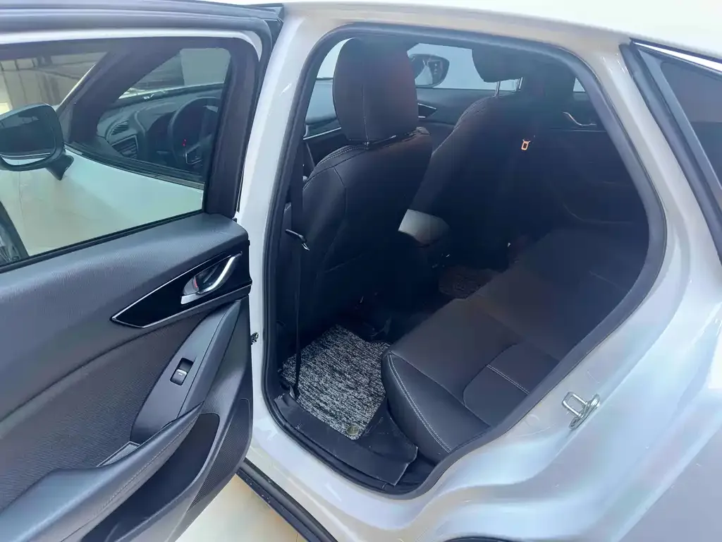 Mazda CX-4 2023 из CN, фото 6