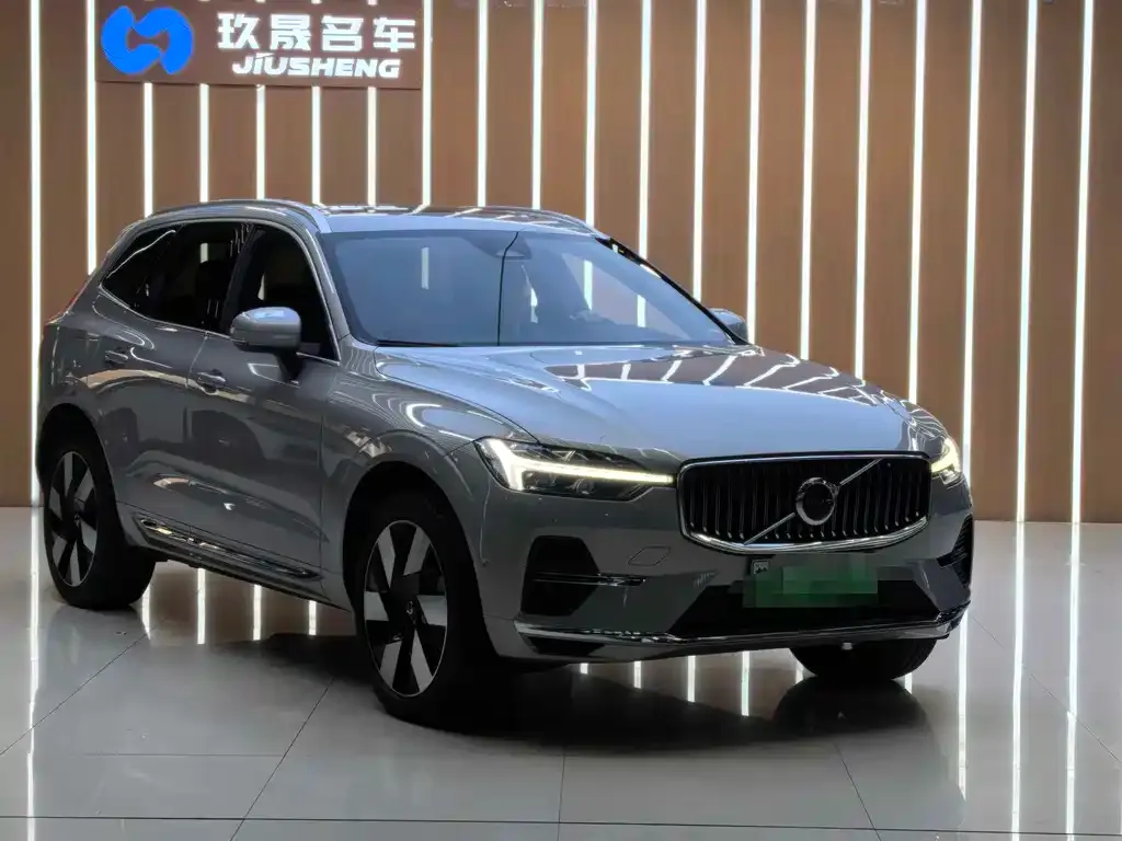 Volvo XC60 PHEV — фото 3