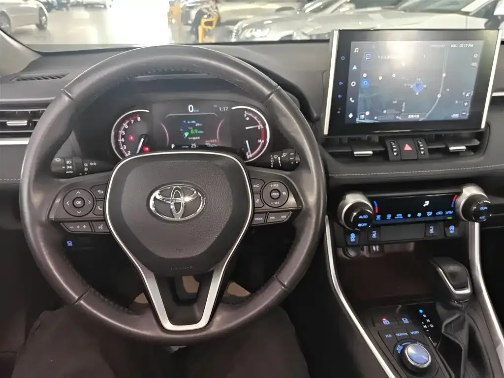Toyota RAV4 — фото 7