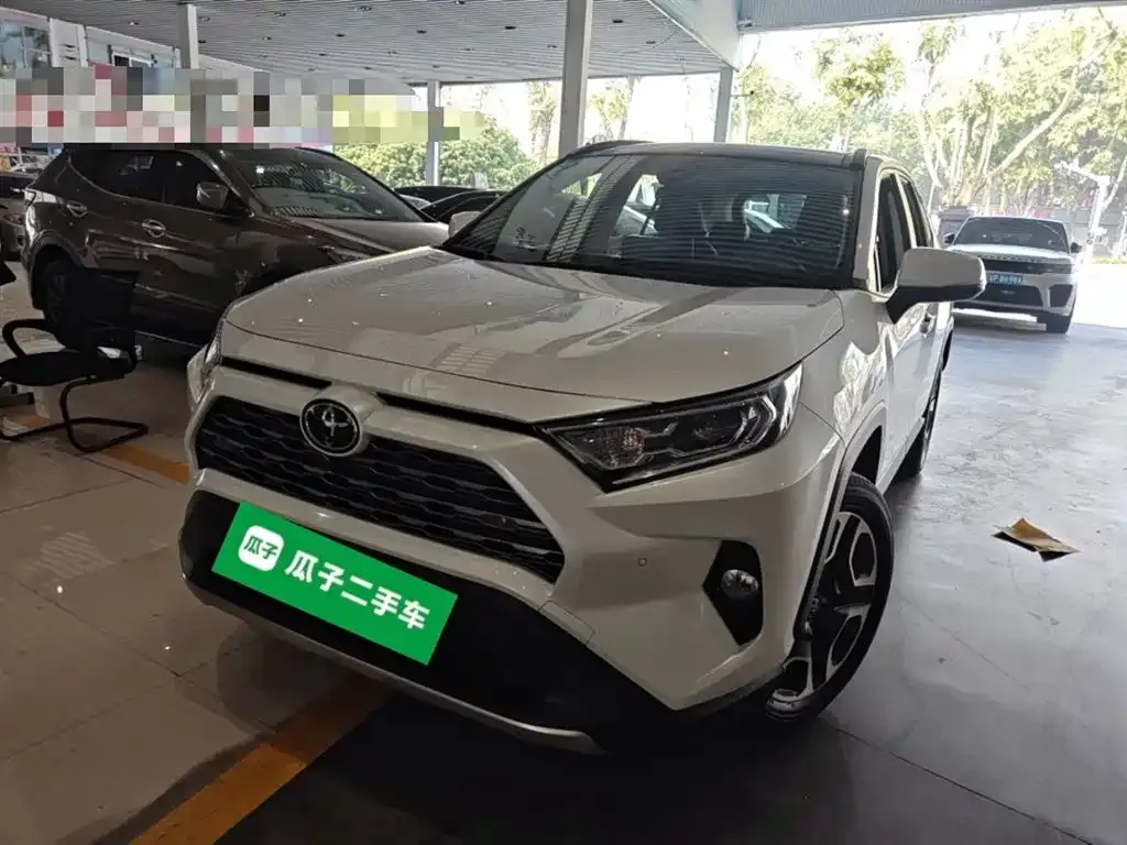 Toyota RAV4 — фото 4