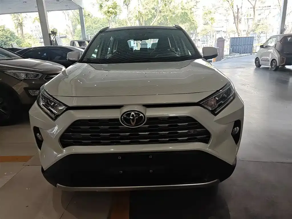 Toyota RAV4 — фото 9