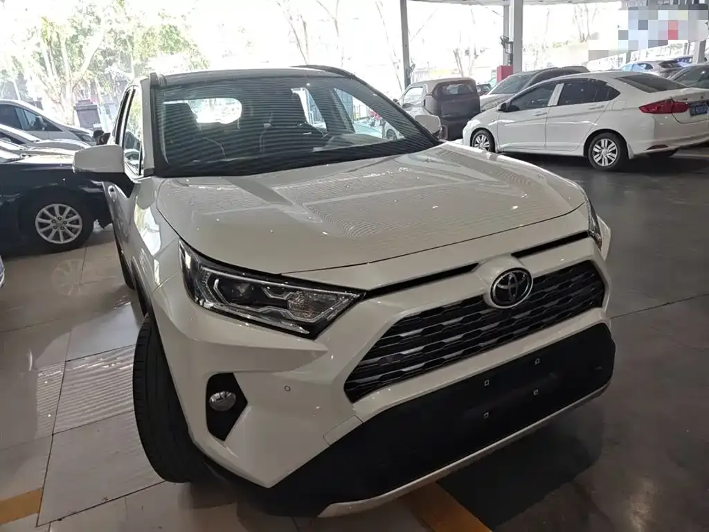 Toyota RAV4 — фото 6