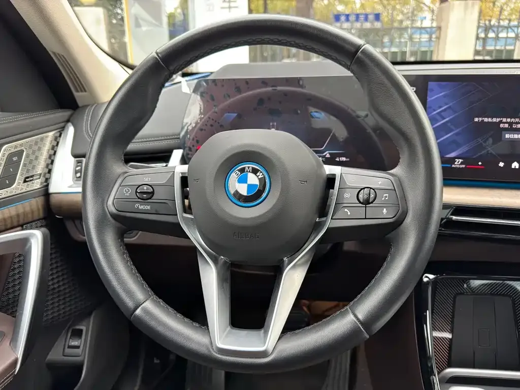 BMW iX1 2024 из CN, фото 3
