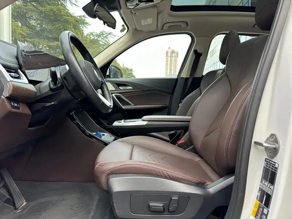 BMW iX1 2024 из CN, фото 5