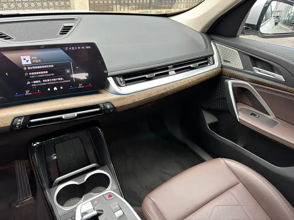 BMW iX1 2024 из CN, фото 7