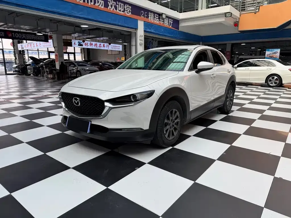 Mazda CX-30 — фото 1