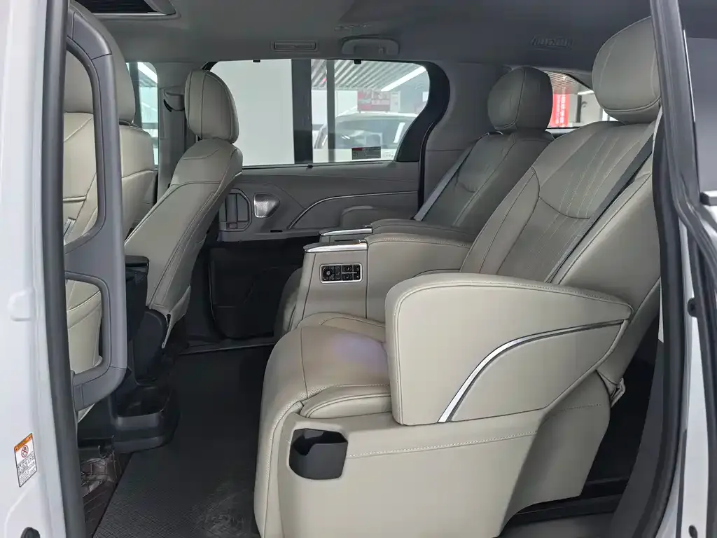 Toyota Sienna 2026 из CN, фото 3