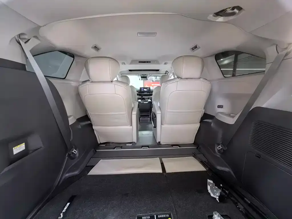 Toyota Sienna 2026 из CN, фото 2