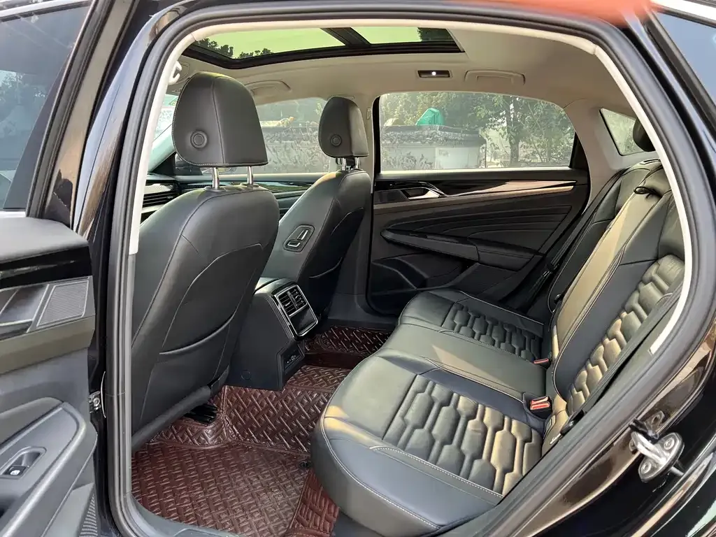 Volkswagen Passat 2021 из CN, фото 9