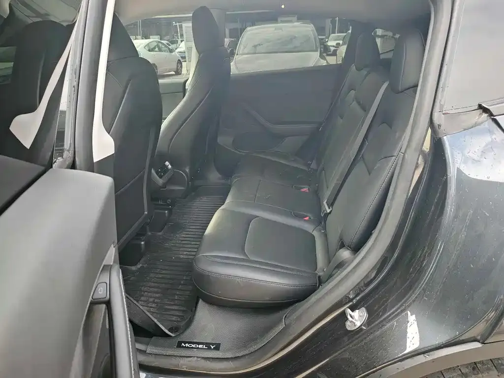 Tesla Model Y 2024 из CN, фото 5