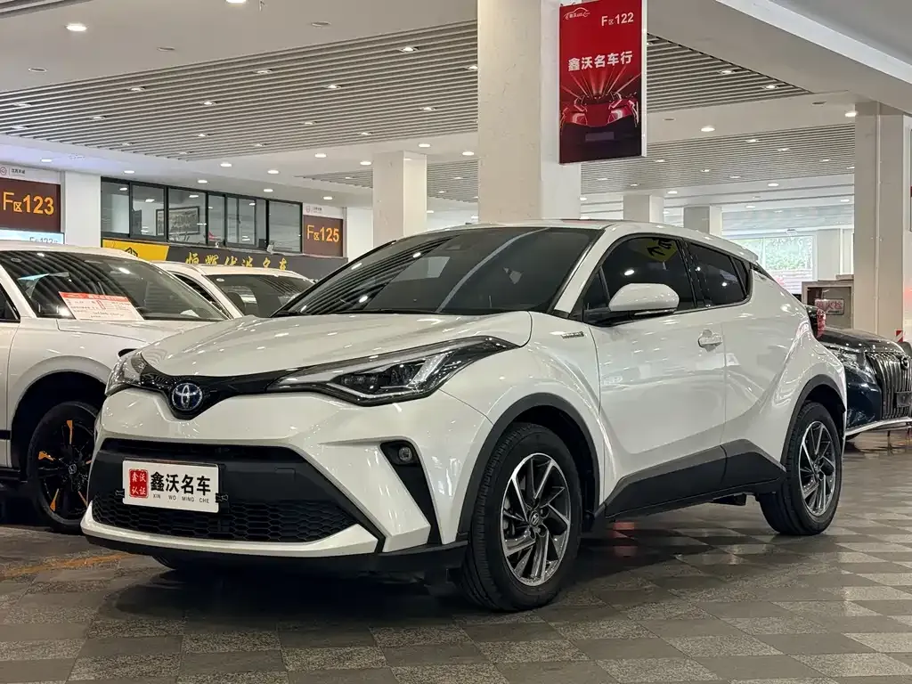 Toyota C-HR — фото 1