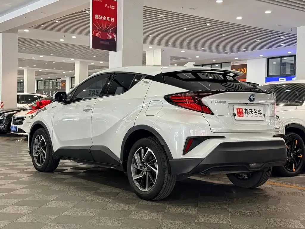 Toyota C-HR — фото 8
