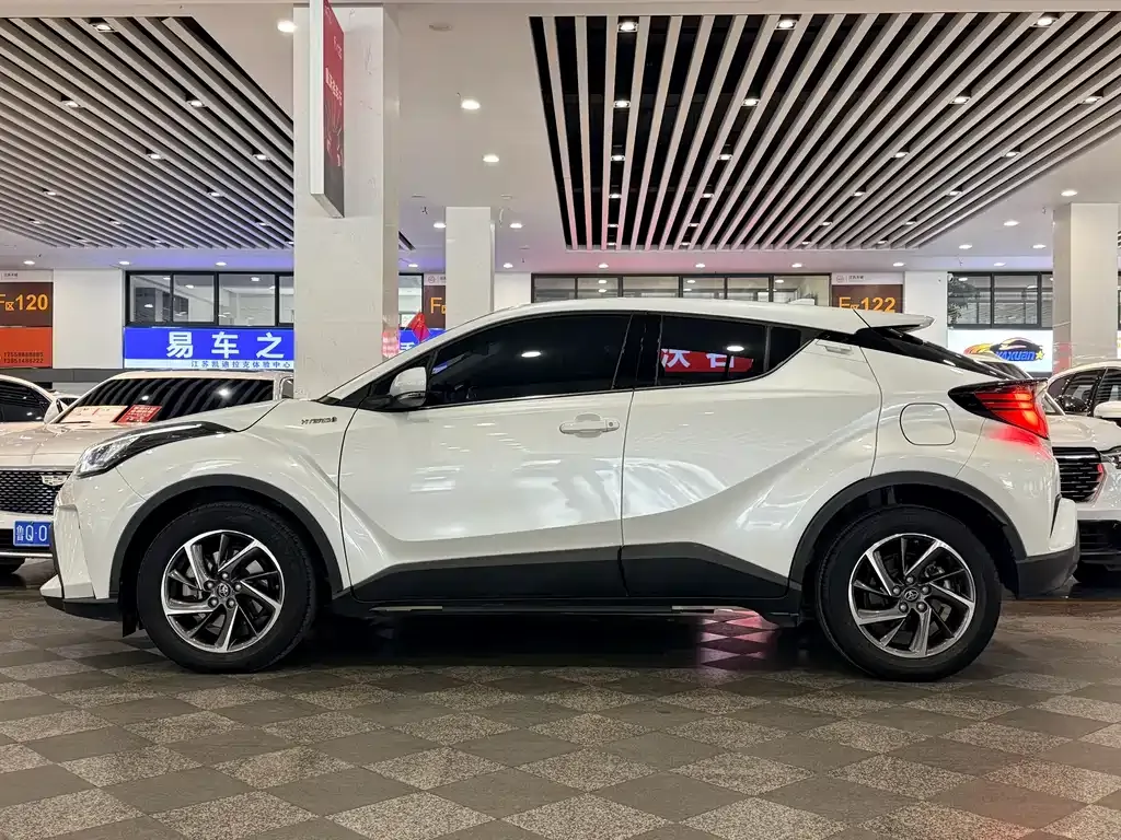 Toyota C-HR — фото 10