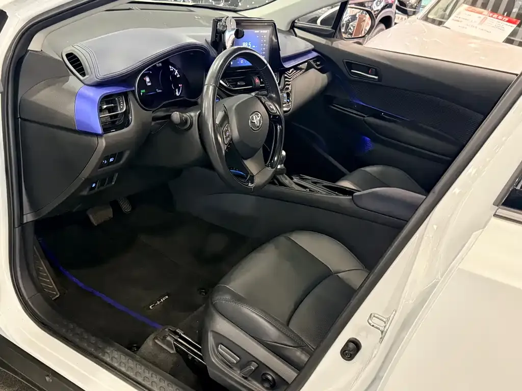 Toyota C-HR — фото 4