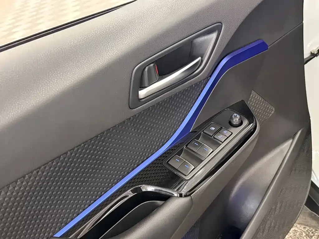 Toyota C-HR — фото 6